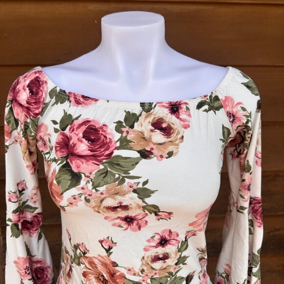 Polly & Esther Off the Shoulders Floral Bell Sleeve Top Size S - Picture 4 of 8